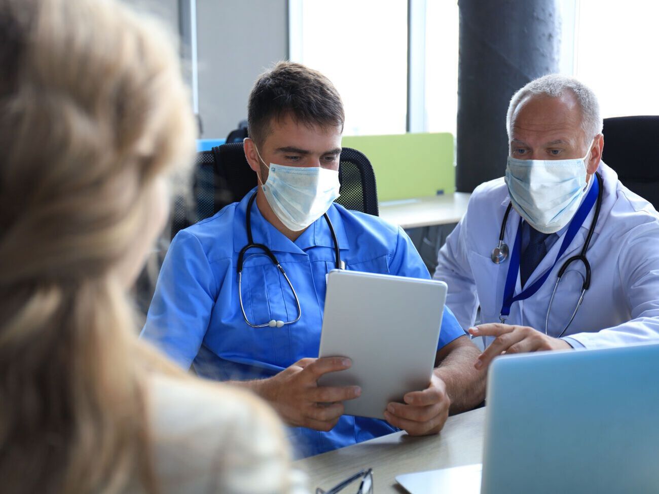 По словам Баника, определить подделку можно будет в том случае, если человек с фейковым сертификатом попадет в больницу с коронавирусом