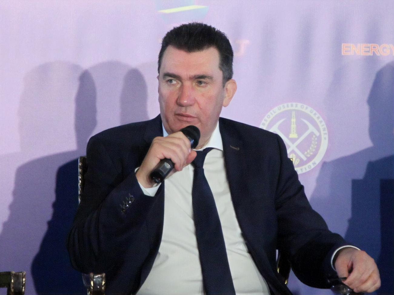 Один завод по производству кислорода&nbsp;уже работает, а другой будет работать с воскресенья, отметил Данилов