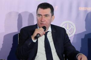 Один завод із виробництва кисню вже працює, а інший буде працювати з неділі, зазначив Данілов