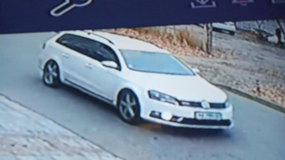 Возле дома Порошенко заметили автомобиль Volkswagen с номерами АА 2984 ЕН