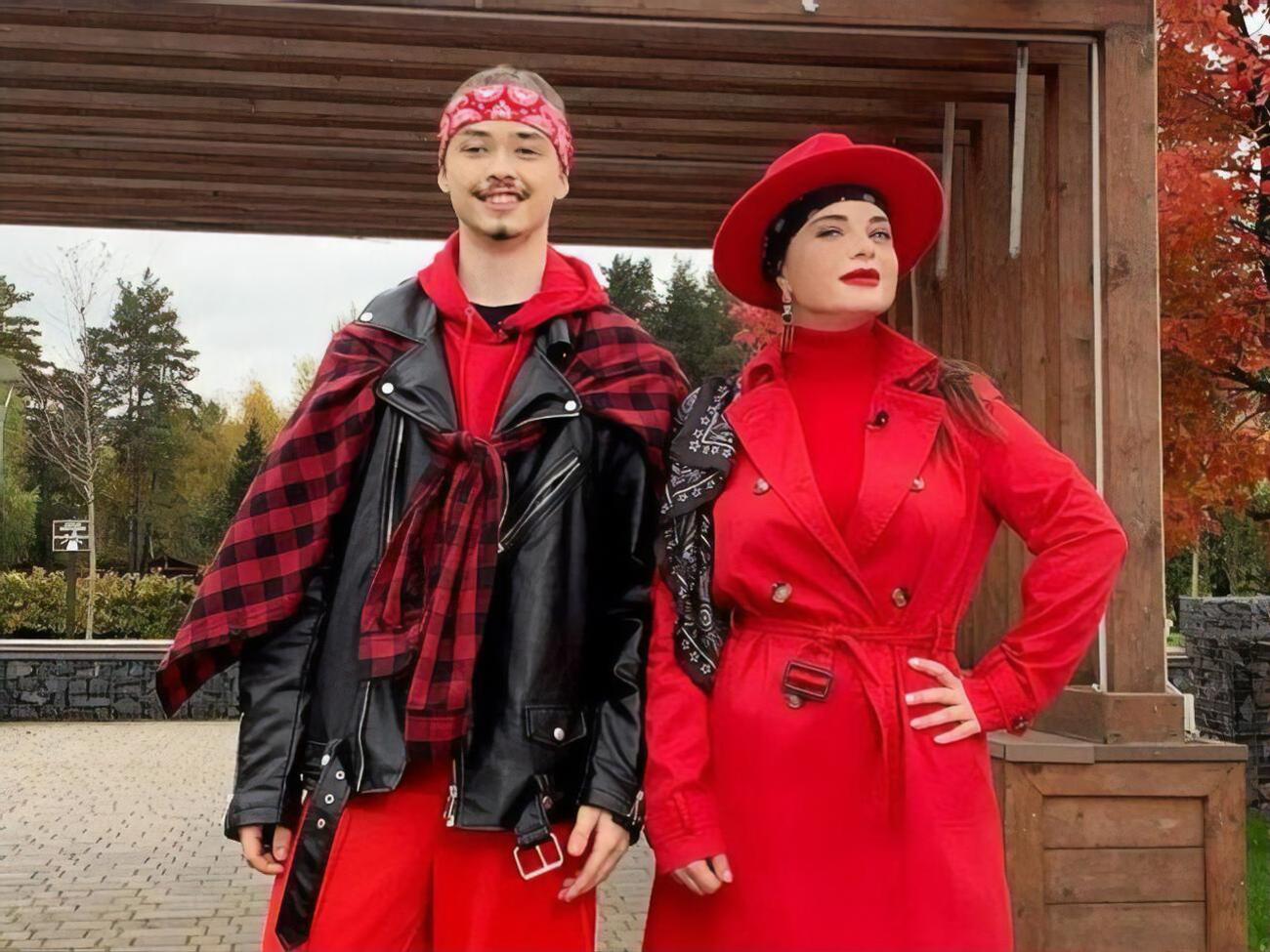 Наташа Корольова із сином Архипом Глушком неприємно вразила частину користувачів мережі&nbsp;своїм убранням на Гелловін