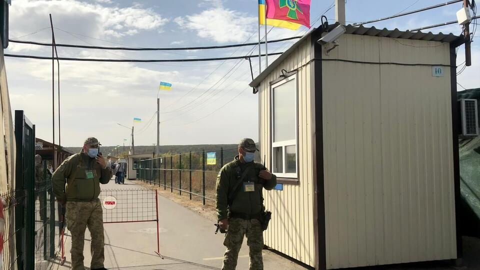 Із семи КПВВ на Донбасі працює лише "Станиця Луганська"