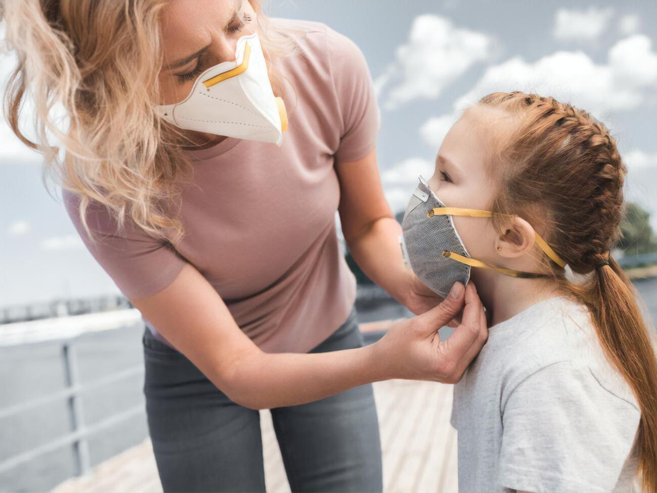 Минздрав рекомендует менять маску каждые два часа