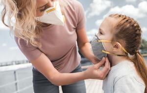 Минздрав рекомендует менять маску каждые два часа