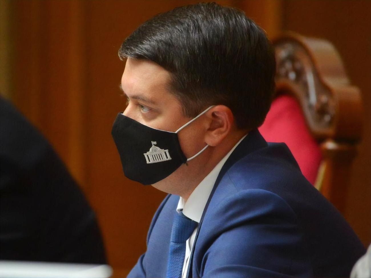 Разумков отметил, что заявления о выходе из фракции "Слуга народа" не писал