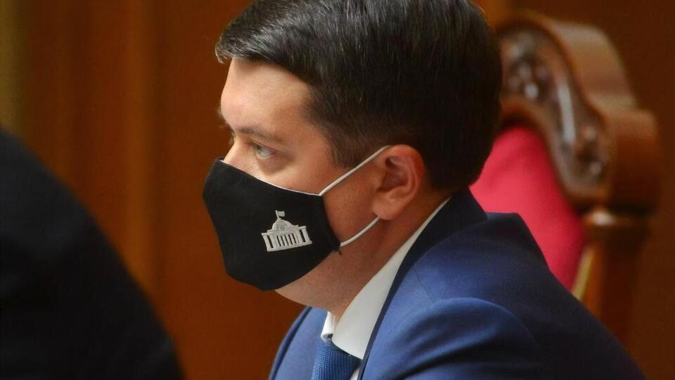 Разумков отметил, что заявления о выходе из фракции "Слуга народа" не писал