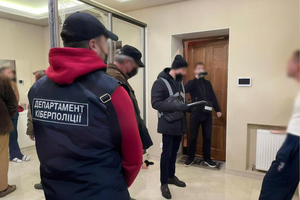 Поліцейські провели 28 обшуків за місцями проживання фігурантів та в їхніх автомобілях