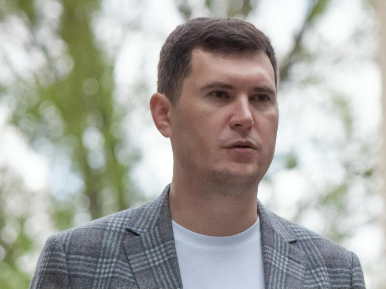 Оклады в Госспецсвязи не дотягивают до минимальной зарплаты в отрасли, отметил Щиголь