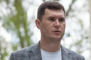 Оклади в Держспецзв'язку не дотягують до мінімальної зарплати в галузі, зазначив Щиголь