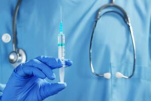 Комаровський указав на проблеми з вакцинацією в Україні