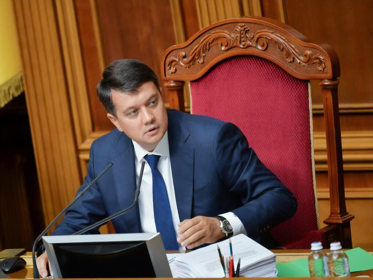 Минулого тижня в Раді почали збирати підписи за відставку Разумкова