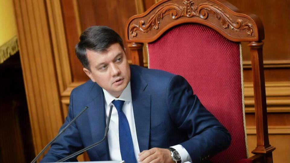 На прошлой неделе в Раде начали собирать подписи за отставку Разумкова