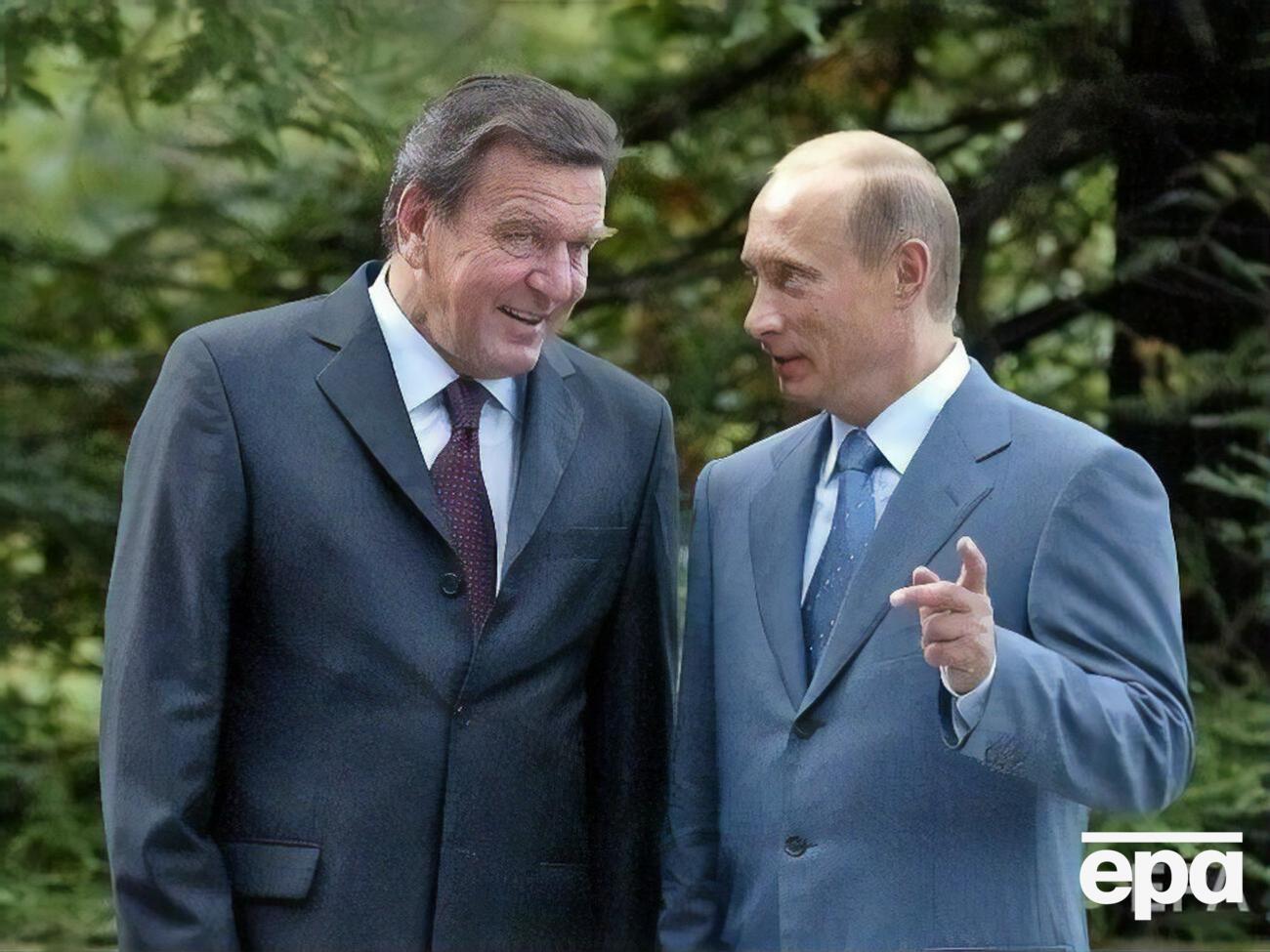 Шредер після відставки з поста канцлера Німеччини (на знімку він із Путіним у Сочі 2004 року) став головою ради директорів "Роснефти"