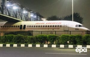 Самолет частично перекрыл движение на трассе