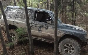 Машину беглецы бросили