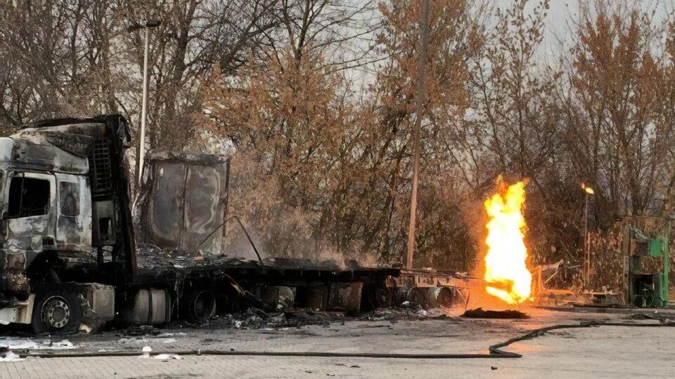 Вибух ємності з газом стався ще в ніч на 28 жовтня, газовий конденсат і далі горить