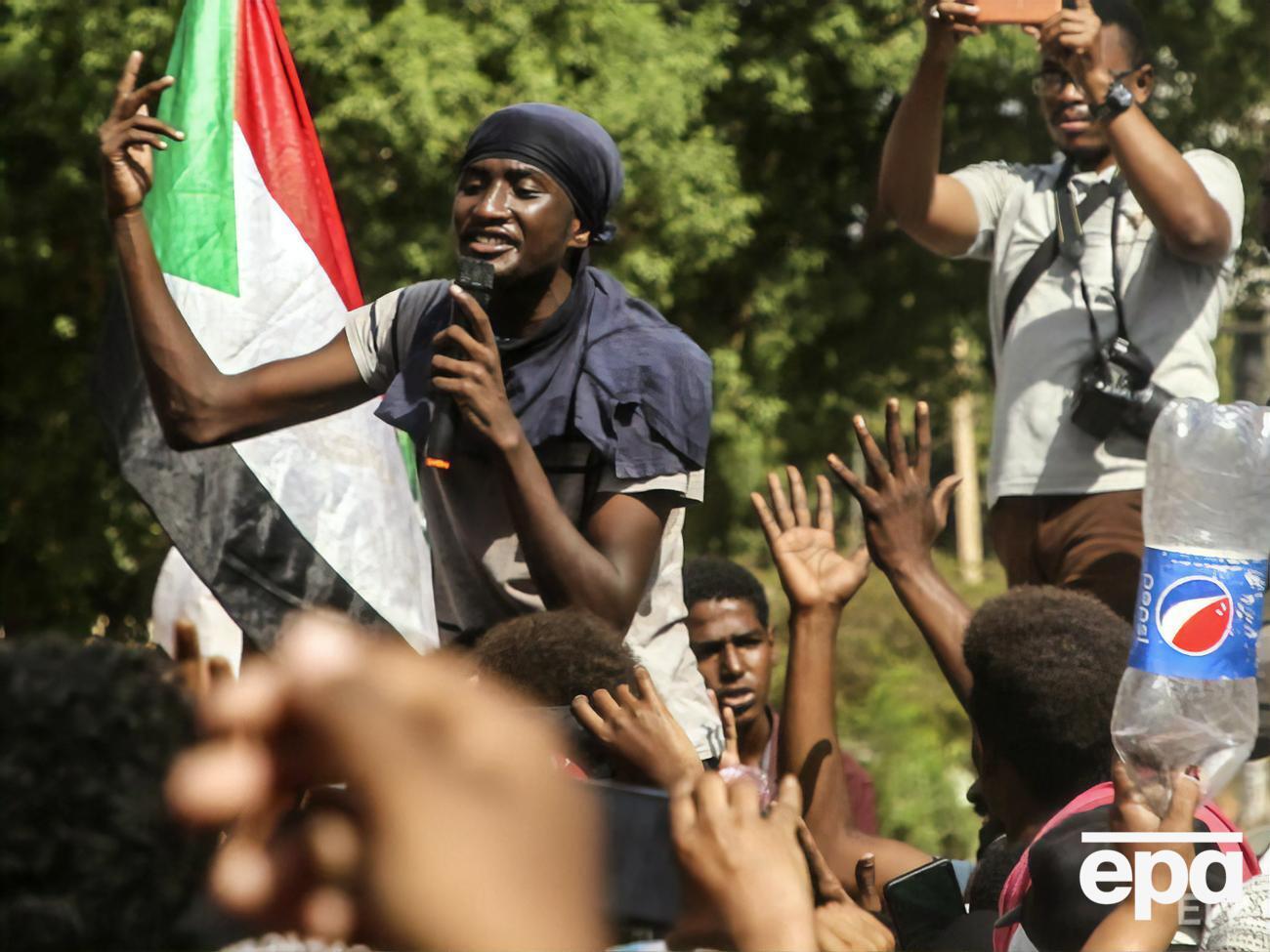 У Судані військові обмежили доступ до інтернету та телефонного зв'язку