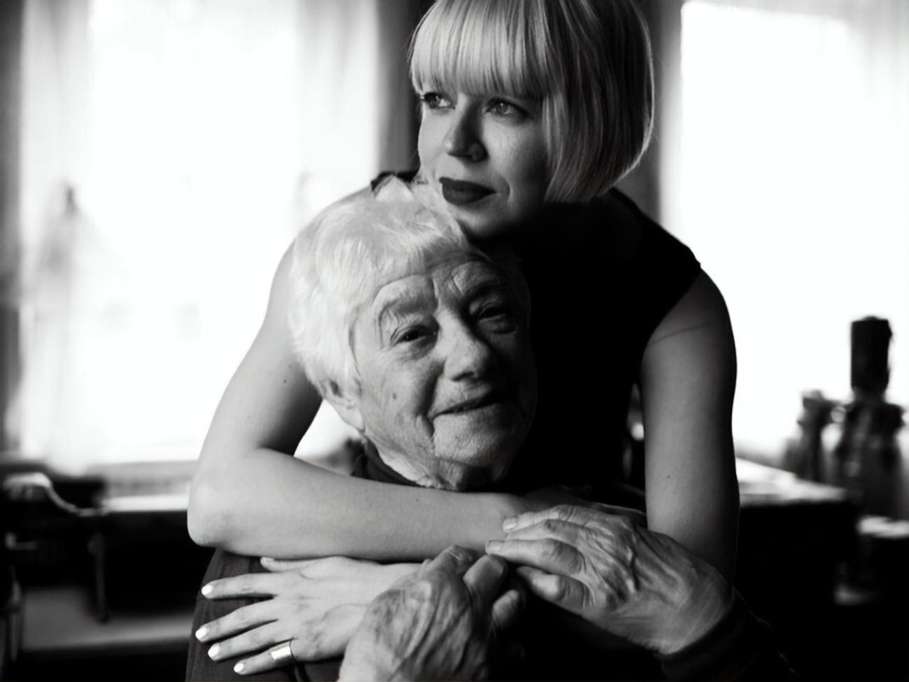 Шленчик (слева) привила своей внучке Жижченко (справа) любовь к бандуре