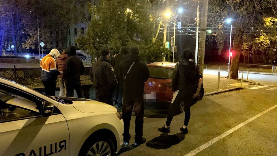В машине жителя Ровно правоохранители нашли 13 COVID-сертификатов с признаками подделки