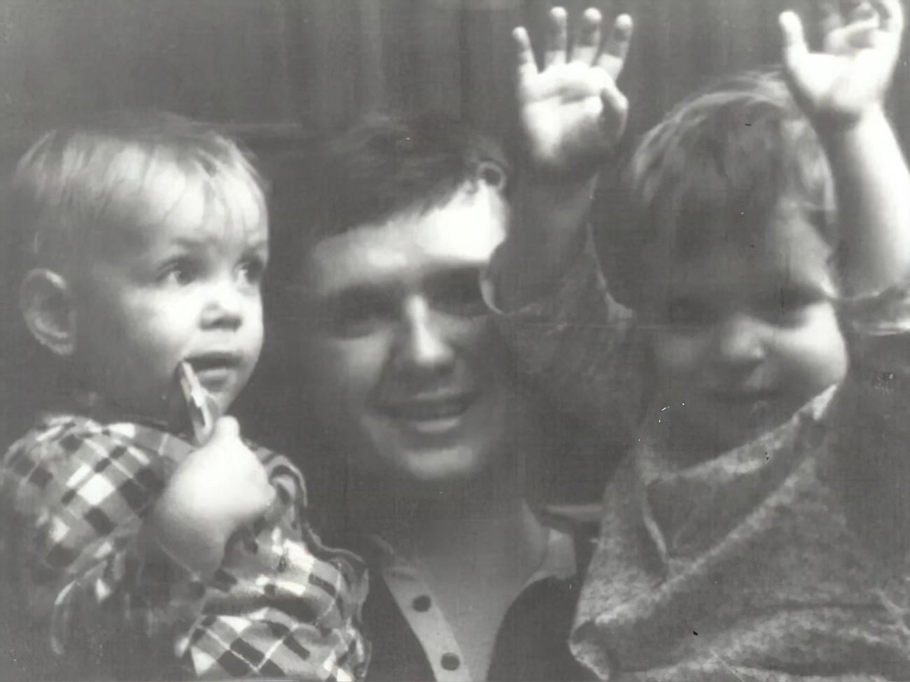 Крестный Анатолича Валерий (по центру) умер 28 октября