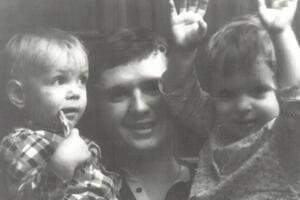 Хрещений Анатоліча Валерій (по центру) помер 28 жовтня