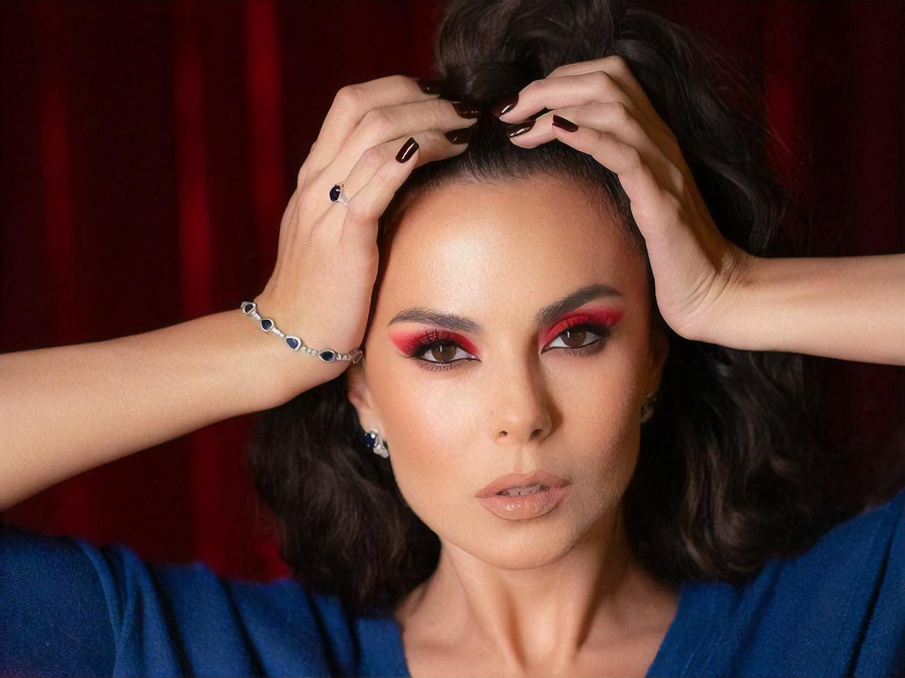 Каменских родилась 4 мая 1987 года в Киеве в семье музыкантов