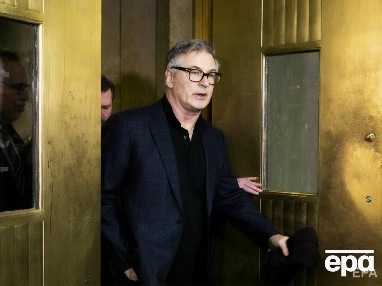 Болдуин попросил папарацци больше не преследовать его