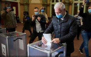 По результатам экзит-полла, проведенного по заказу КИУ, на выборах мэра Харькова победил Терехов