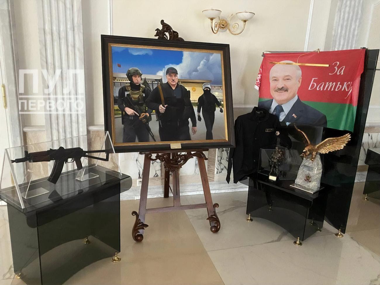 Лукашенко 23 серпня минулого року облетів Мінськ і спустився до резиденції з автоматом Калашникова в руках