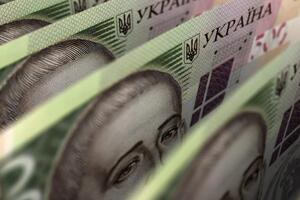 Гривня щодо долара подорожчала на одну копійку