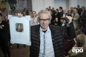 Вілкса охороняли поліцейські після того, як йому стали погрожувати розправою через карикатуру на пророка Мухаммеда