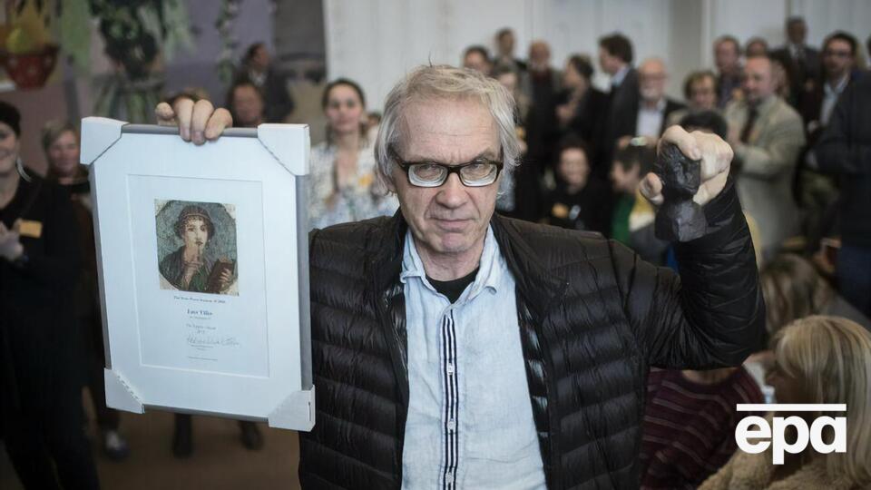 Вілкса охороняли поліцейські після того, як йому стали погрожувати розправою через карикатуру на пророка Мухаммеда