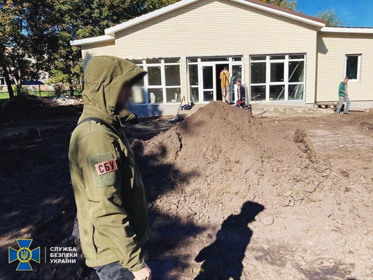 Большинство работ по строительству отделения и ремонту амбулаторий выполнили "на бумаге"