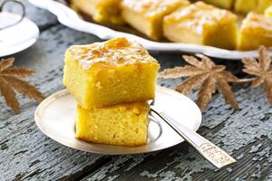 Выпекать манник необходимо в разогретой до 170 °C духовке около 40 минут