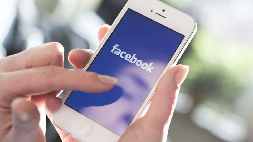 Facebook не працює вже майже чотири години