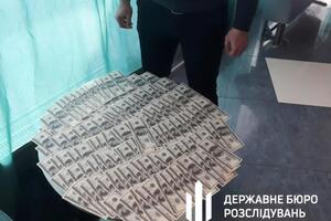 Юристів затримали під час передавання основної частини суми