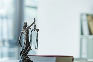 Суд решил оштрафовать врача из Павлограда на 34 тыс. грн за подделку COVID-сертификата