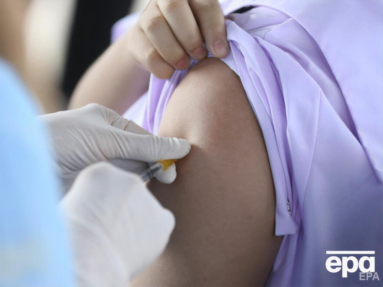 В EMA подчеркнули, что нужно различать дополнительные дозы вакцины для людей с ослабленным иммунитетом и бустерные дозы для пациентов с нормальной иммунной системой&nbsp;