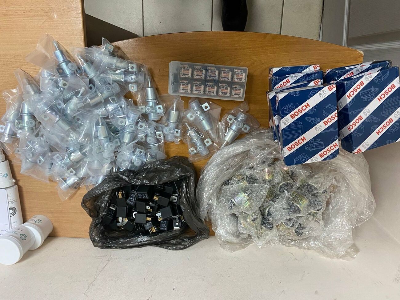 Правоохранители изъяли контрабанду и автомобили, на которых ее ввезли