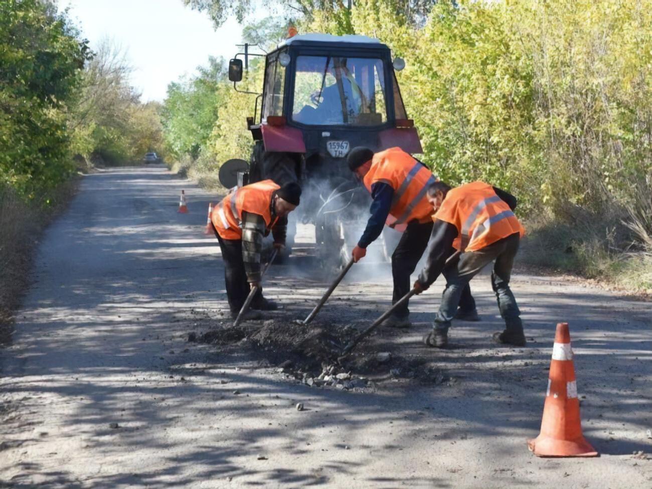 В последний раз дорогу в Пархомовке ремонтировали в 1980-х
