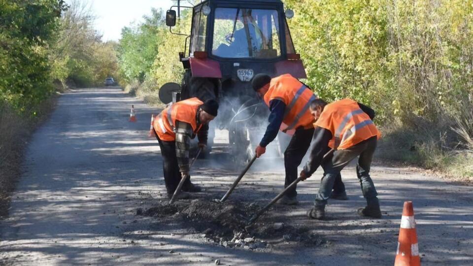 В последний раз дорогу в Пархомовке ремонтировали в 1980-х