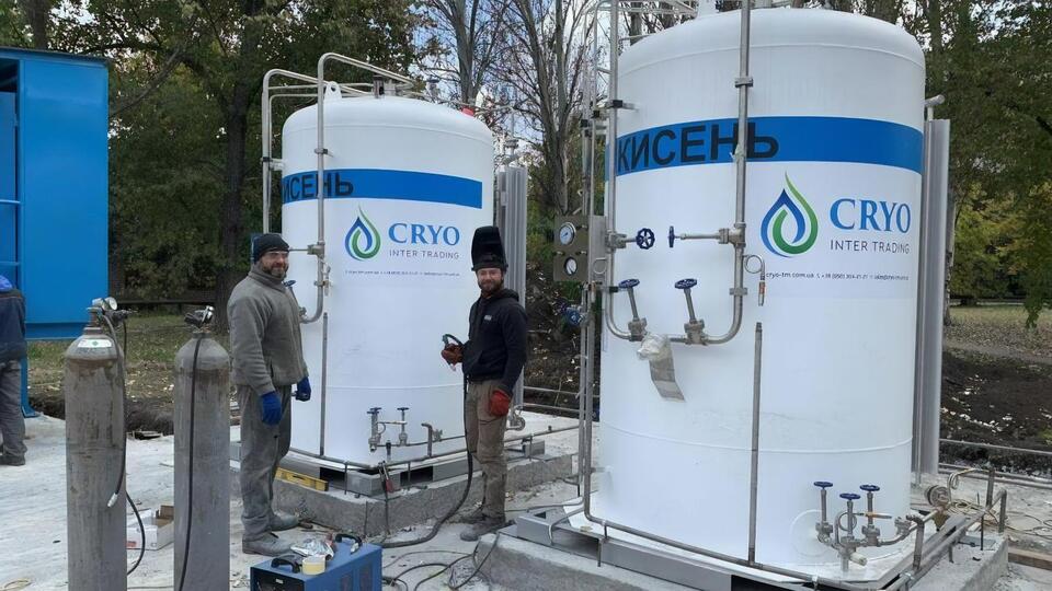 Обслуживать станцию будет один специалист, заправляться кислородом она будет на месте