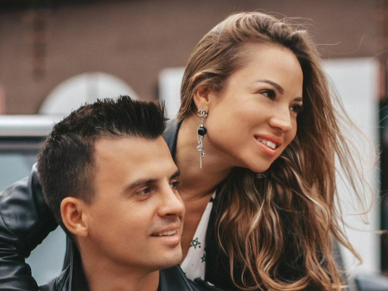 Туриченко старший за Тарасову на п'ять років