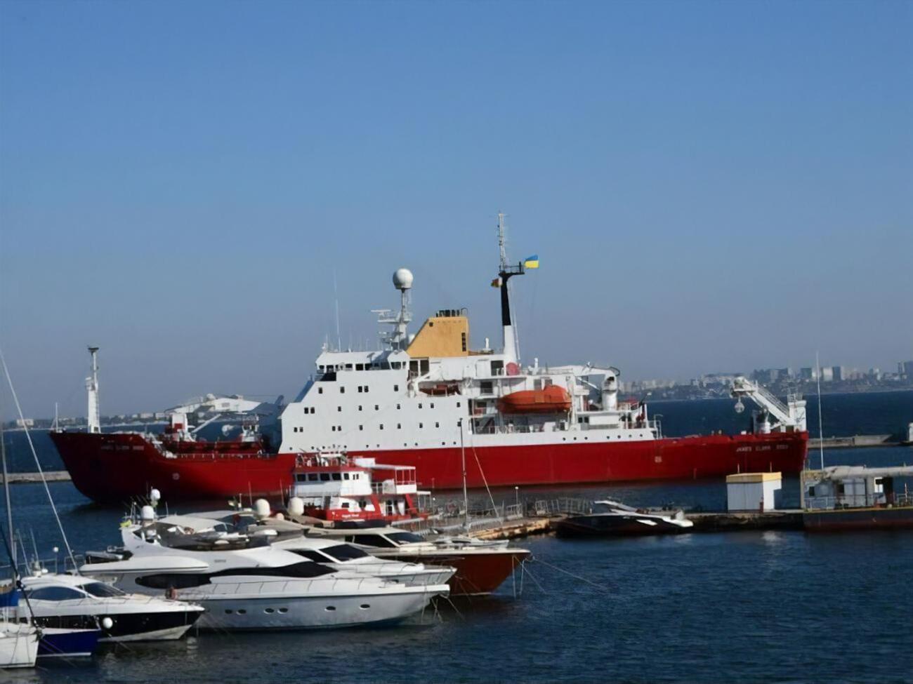 Ледокол под украинским флагом пришвартовался в Одессе, его новое название еще не объявили