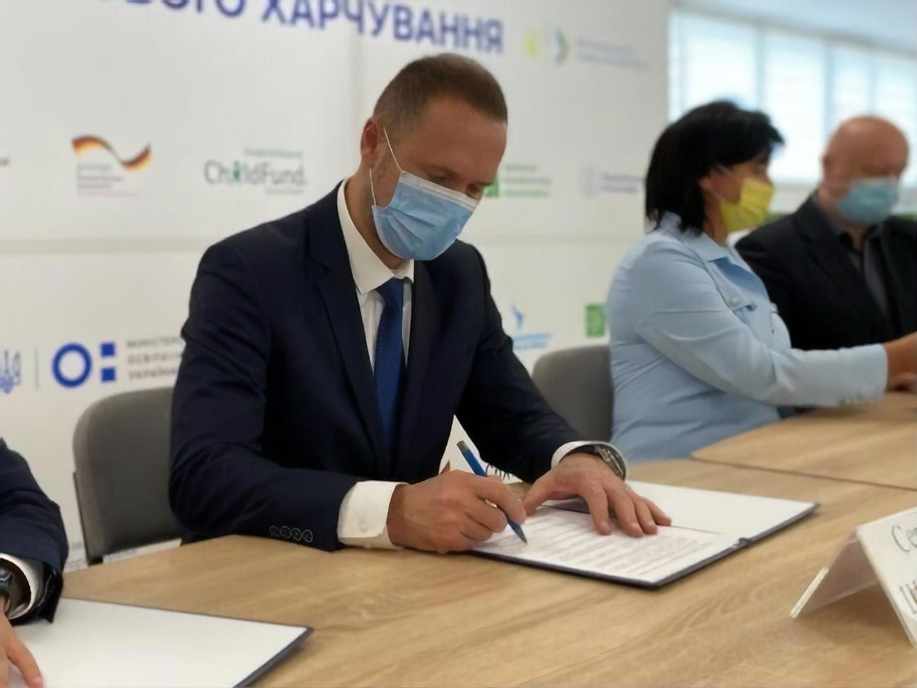 Шкарлет: Успехи вакцинальной кампании среди педагогов напрямую зависят от эффективности работы органов местной власти