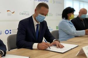 Шкарлет: Успехи вакцинальной кампании среди педагогов напрямую зависят от эффективности работы органов местной власти