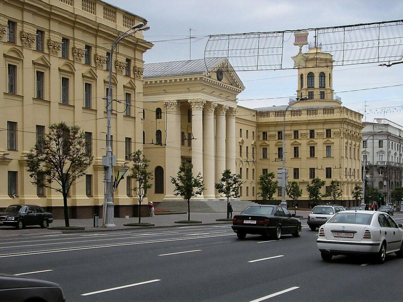 В Беларуси задерживают людей за "оскорбительные комментарии" о гибели сотрудника КГБ