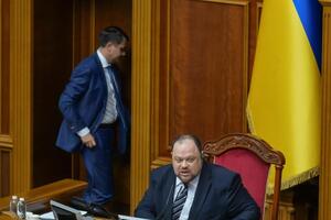 Стефанчука (праворуч) називають наступником Разумкова (ліворуч) на посаді голови Ради