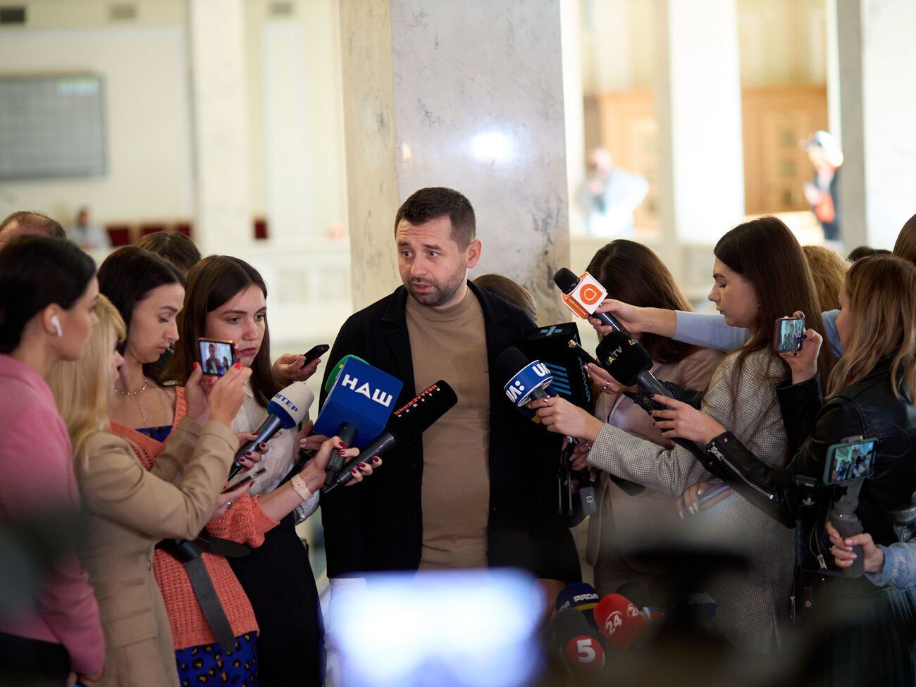 Арахамия ожидает, что отставку Разумкова поддержат 240 нардепов