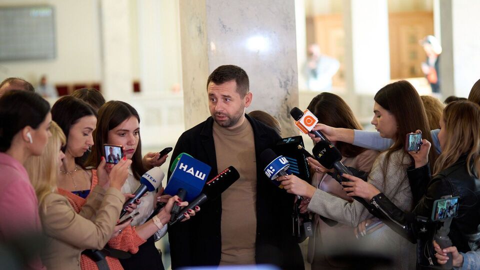 Арахамия ожидает, что отставку Разумкова поддержат 240 нардепов